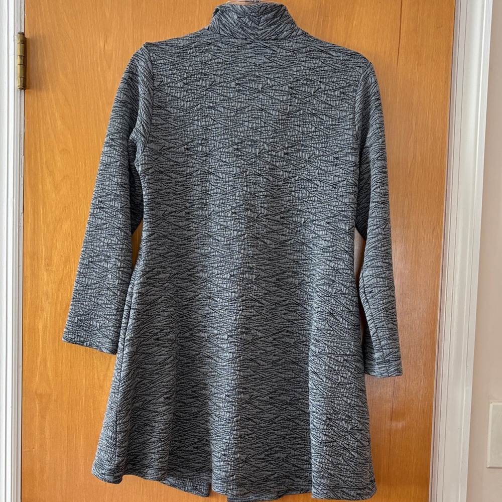 SpiritHoods Black and Gray Patterned Top